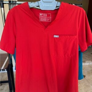 FIGS Women’s Catarina FIONLITE Scrub Top Medium in Awesome Red